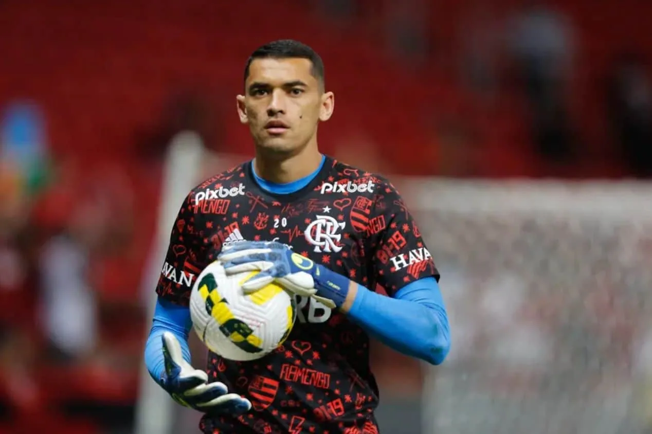 Fortaleza sinaliza interesse no goleiro Santos, reserva do Flamengo
