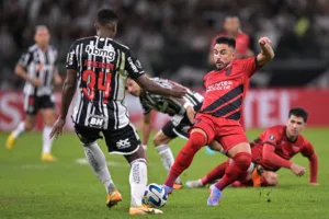 Willian Bigode se aproxima do Santos após deixar Athletico-PR