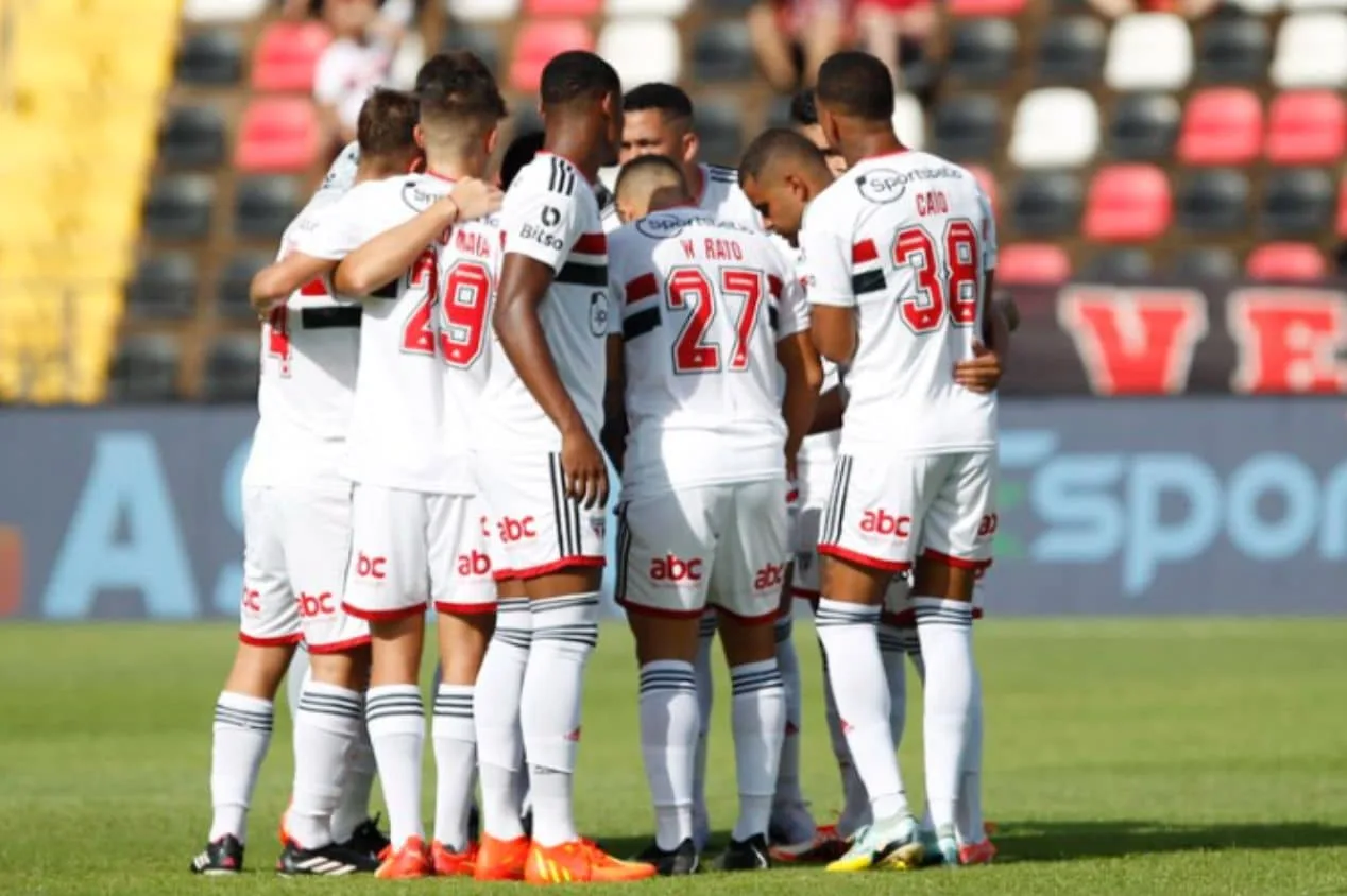 Palmeiras avança em “chapéu” e caso gera revolta no elenco do São Paulo