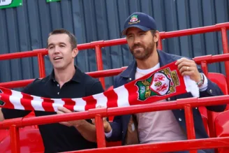 ESPN e Star+ anunciam spoiler de nova temporada de série sobre Wrexham, clube de Ryan Reynolds