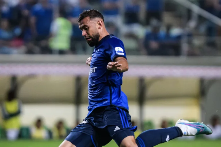 Após deixar o Cruzeiro, Luciano Castán é anunciado pelo Sport