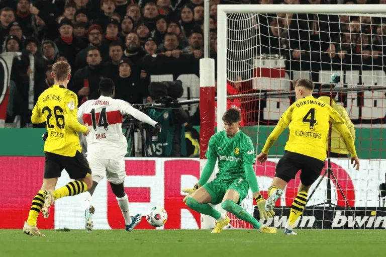 Stuttgart domina e vence o Borussia Dortmund para avançar na Copa da Alemanha