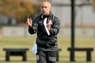 Sylvinho vem acumulando sucesso na Albânia.