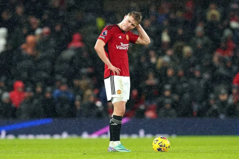 Erik ten Hag defende atacante que vive jejum na Premier League: “Sua mentalidade é incrível”