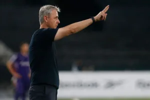 Tiago Nunes responde declaração de Diego Costa sobre ‘oba-oba’ no Botafogo
