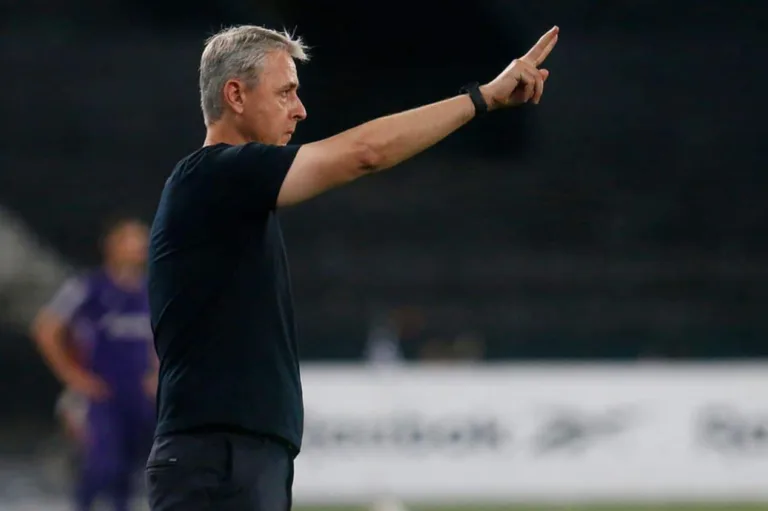 Tiago Nunes responde declaração de Diego Costa sobre ‘oba-oba’ no Botafogo