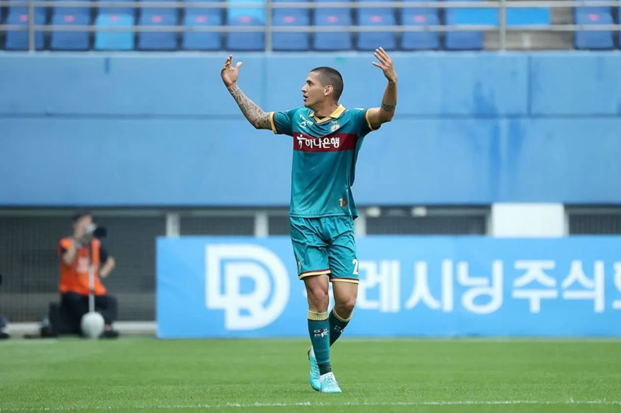 Artilheiro da K-League, Tiago Orobó exalta temporada na Coreia do Sul: “Ano especial”