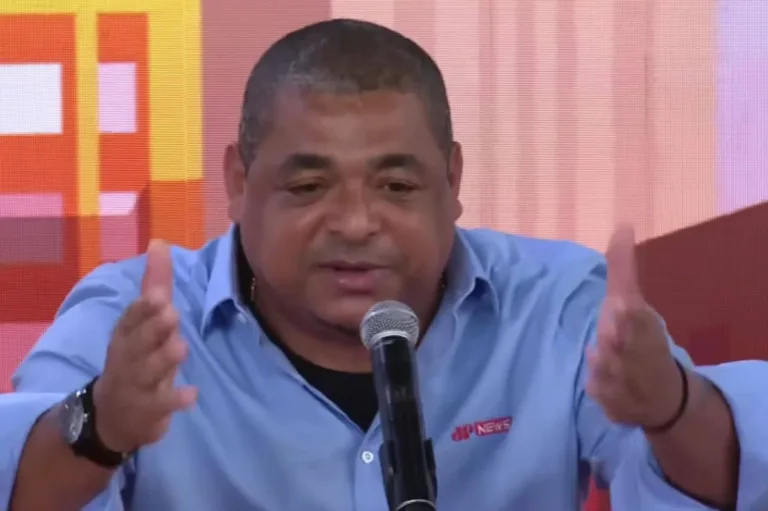 Vampeta surpreende ao detonar atual geração do futebol brasileiro: “Não vai ganhar p… nenhuma”