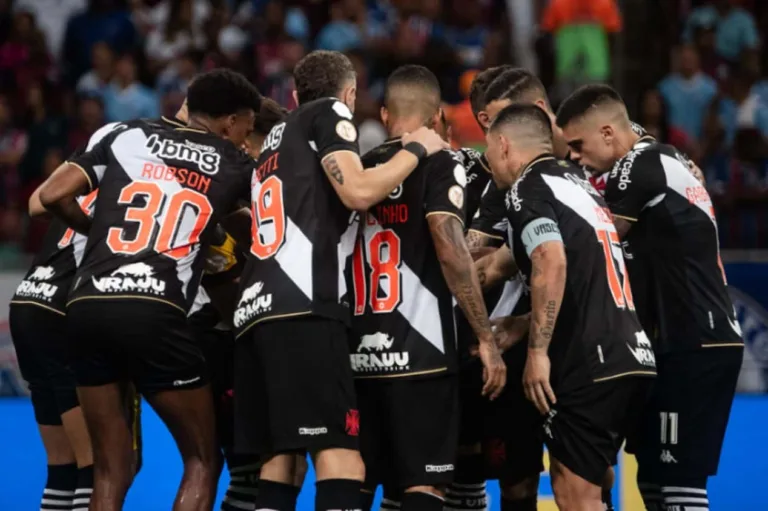 Vasco sinaliza três saídas, mas dupla deve seguir na próxima temporada