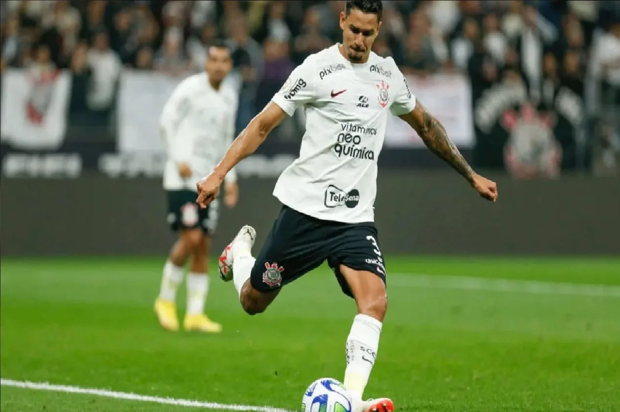 Augusto Melo adota tom otimista quanto à permanência de Veríssimo no Corinthians