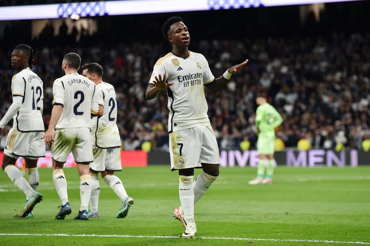 Vinícius Júnior aparece no top-10 em lista dos 100 melhores jogadores; confira