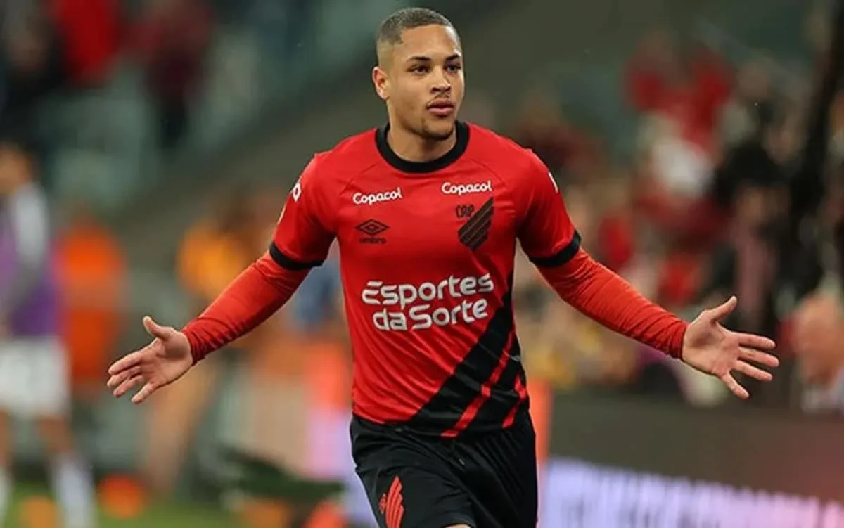 Vitor Roque segue para a Espanha para se juntar ao elenco do Barcelona