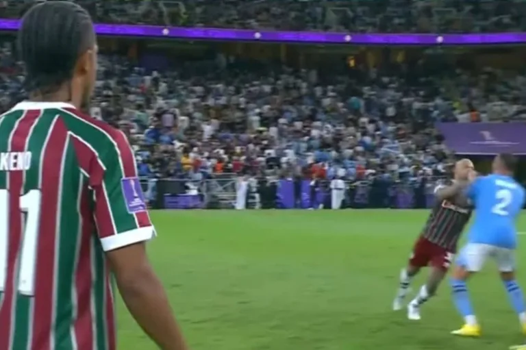 Walker, do City, deixa aviso após treta com Felipe Melo na final do Mundial