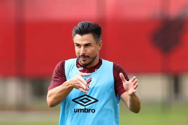 Santos encaminha contratação de seis reforços para o Brasileirão Série B; veja nomes