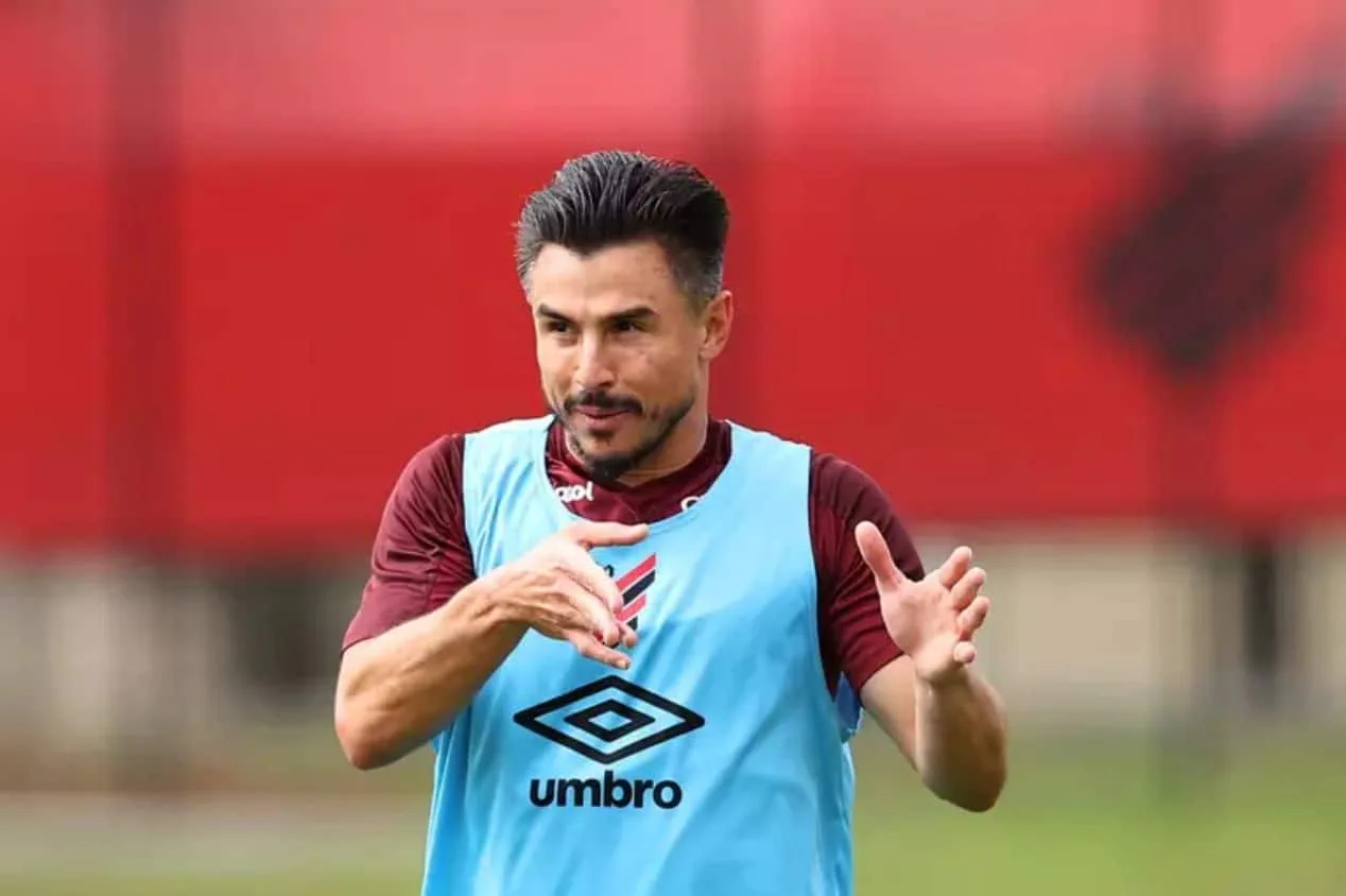 Santos encaminha contratação de seis reforços para o Brasileirão Série B; veja nomes