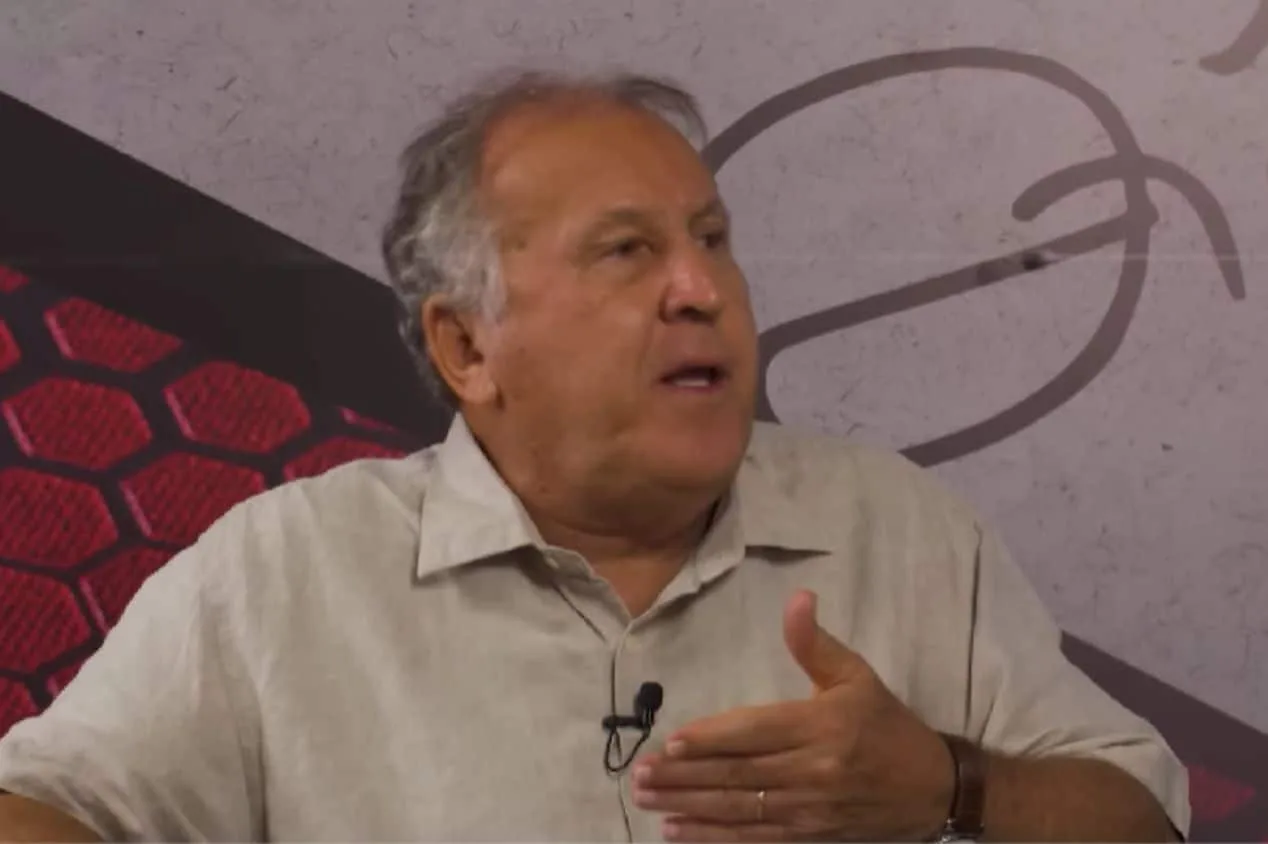 Zico “corneta” estilo de Diniz e aprova outro técnico na seleção brasileira: “Adoraria ver”