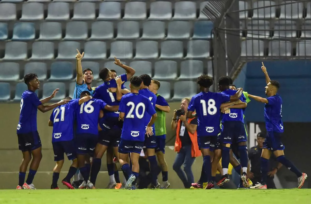 Cruzeiro vence o Coritiba e avança à semi da Copinha