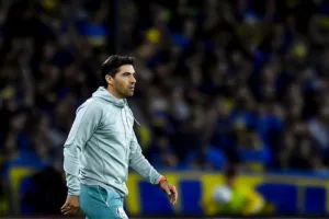 Abel Ferreira segue a procura por substituto de Endrick no Palmeiras