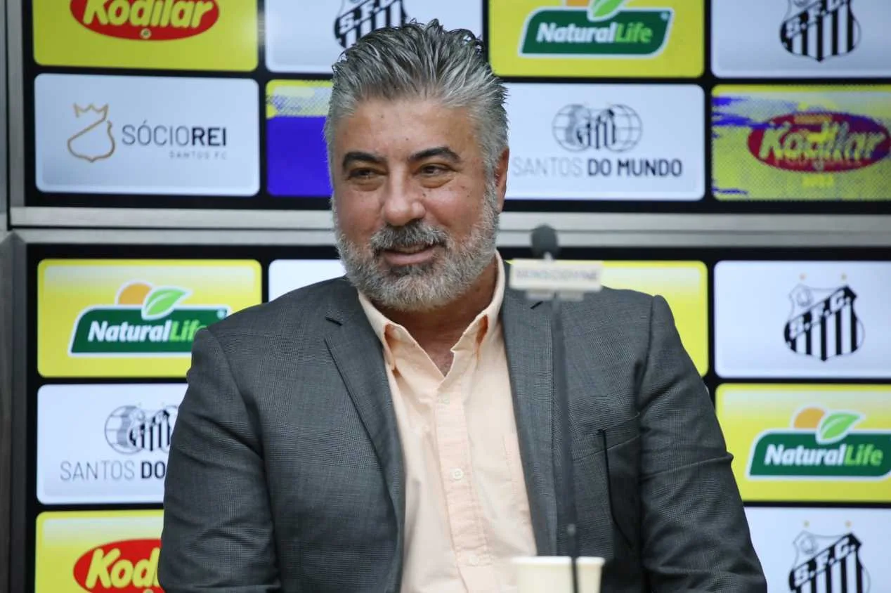 Santos oficializa mais uma saída; 15 jogadores já deixaram o clube 