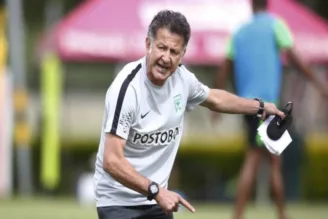 Novo treinador do Athletico em trabalho pelo Atlético Nacional