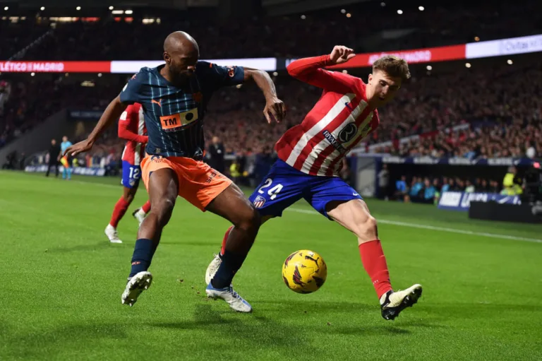 Atlético de Madrid derrota Valencia e retorna ao G4 da La Liga