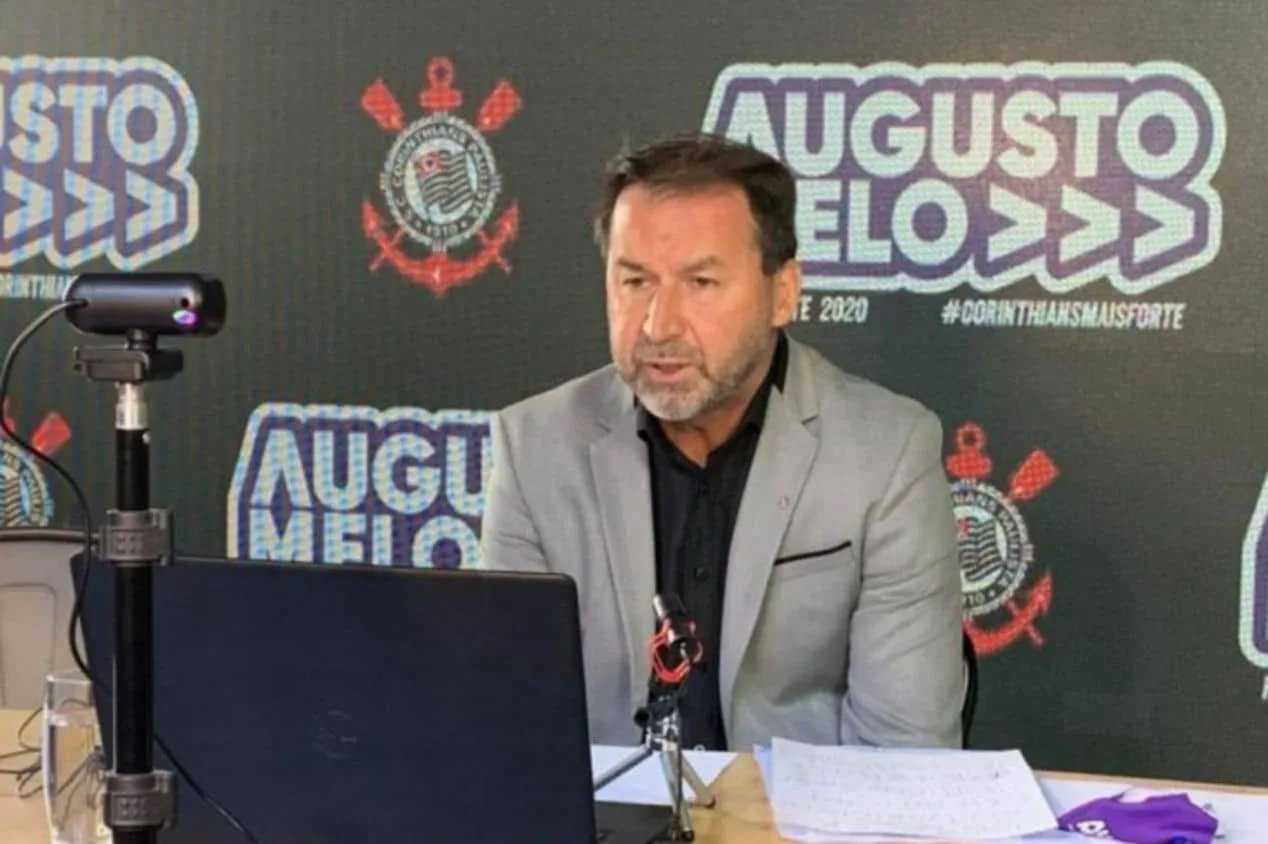 Corinthians desiste de negociação com atacante do Lanús; entenda o motivo