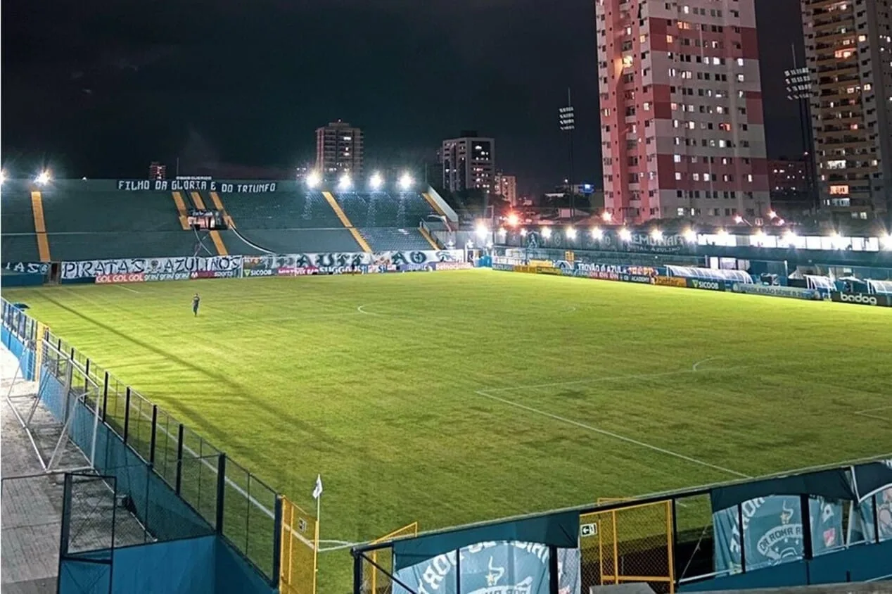 Remo pinta arquibancadas e promete qualificar internet do estádio Baenão