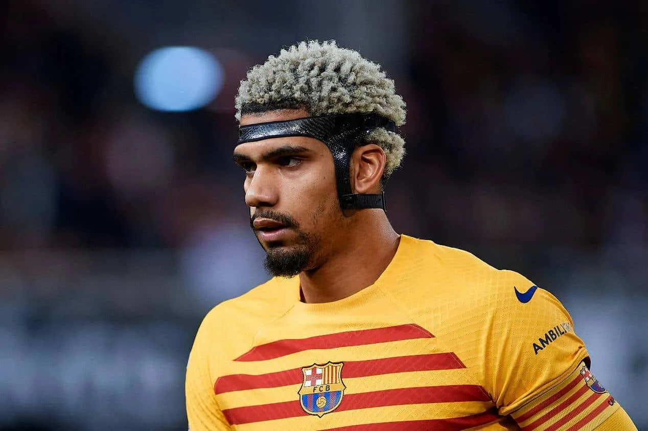 Barcelona diz não negociar Ronald Araújo com o Bayern de Munique; saiba mais