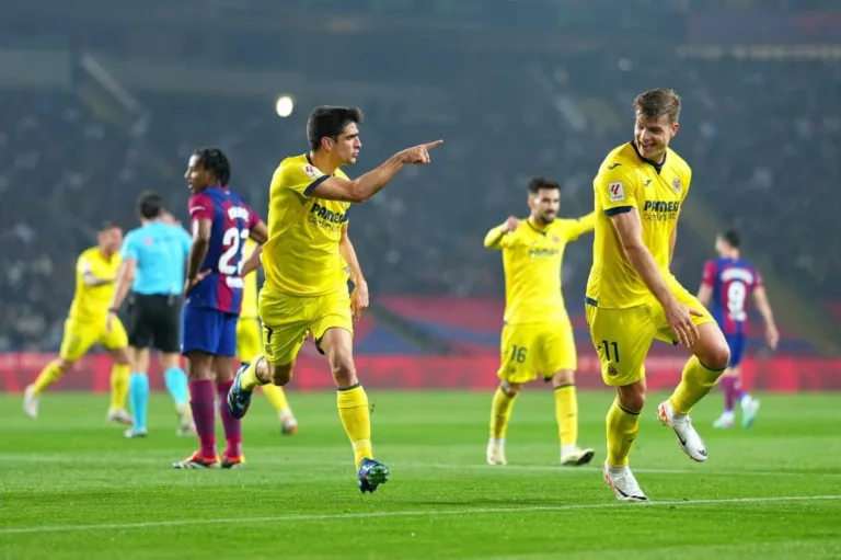 Villarreal marca dois gols no final e derrota Barcelona pela La Liga
