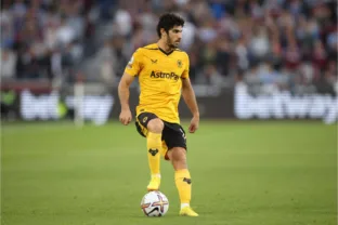 Gonçalo Guedes em ação pelo Wolverhampton contra o West Ham na Premier League, em outubro/2022 (Marc Atkins/Getty Images)