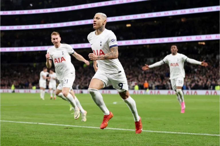 Tottenham aplica “virada relâmpago” e bate o Brentford em casa