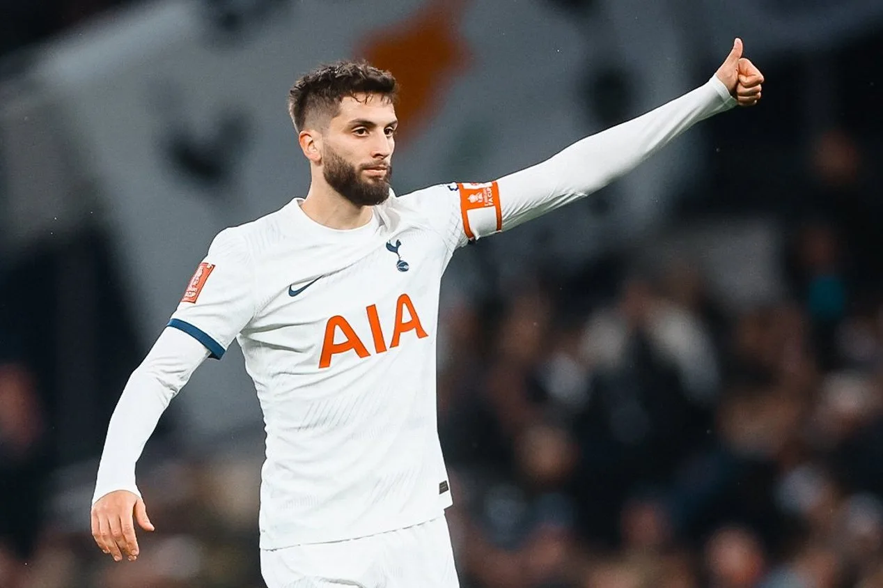 Postecoglou faz elogios a Bentancur após vitória do Tottenham: “Estou encantado por ele”