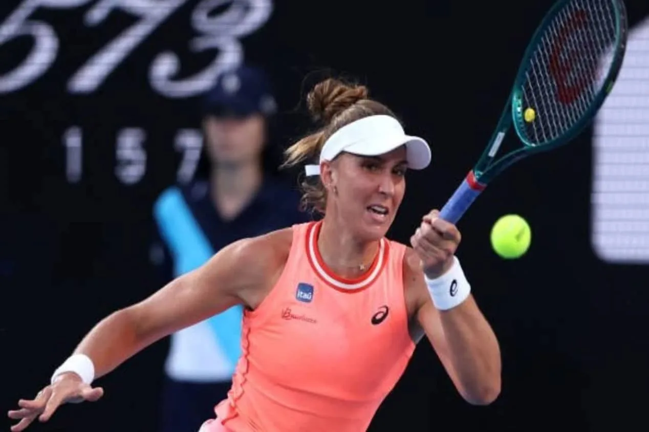 Bia Haddad recebe bolada por avançar para a segunda rodada do Australian Open