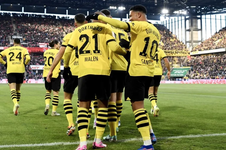 Borussia Dortmund goleia Colônia fora de casa pela Bundesliga