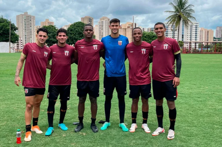 Botafogo-SP promove jogadores da Copinha