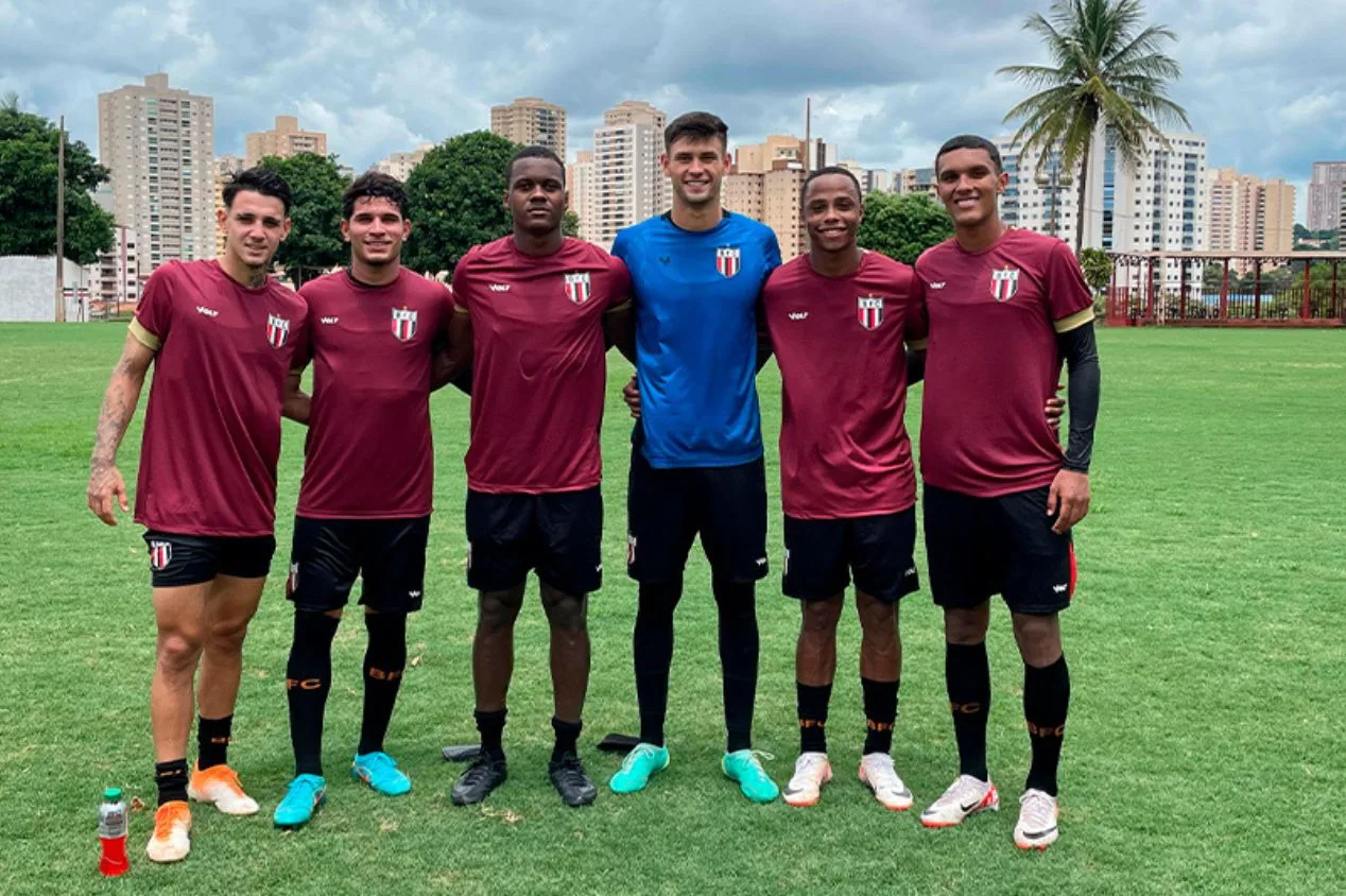 Botafogo-SP promove jogadores da Copinha