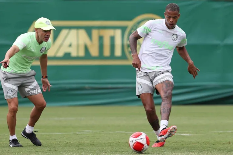 Palmeiras vende atacante e indica quem muda de posição com Abel Ferreira