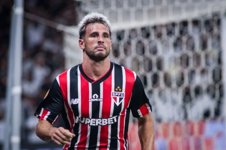 São Paulo vence o Corinthians e derruba tabu na Neo Química Arena