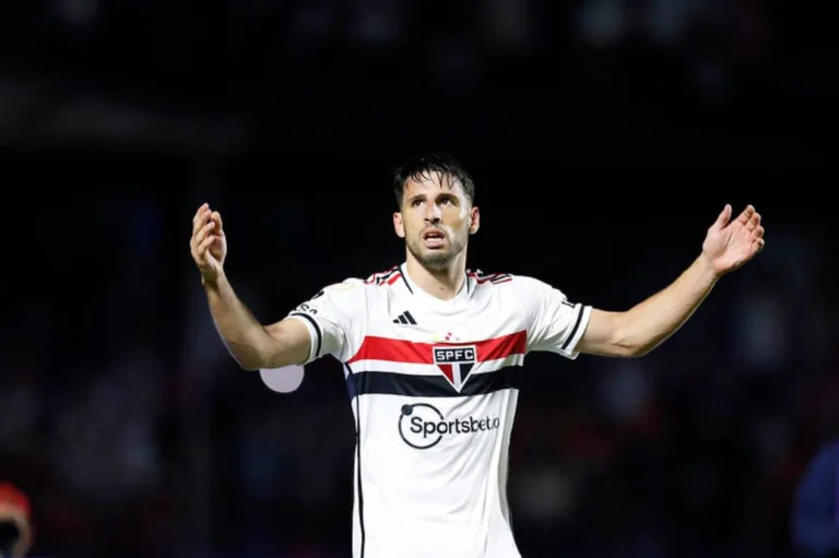 SPFC não desiste de buscar substituto de Calleri no mercado da bola