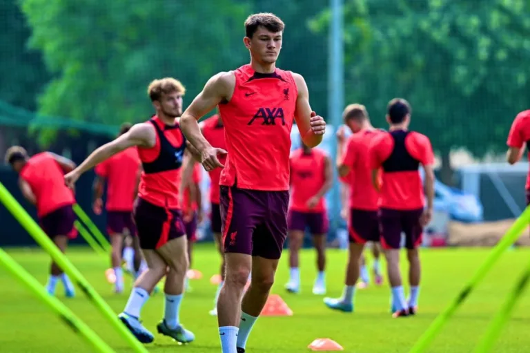 Liverpool pode emprestar dois jogadores na janela de transferências