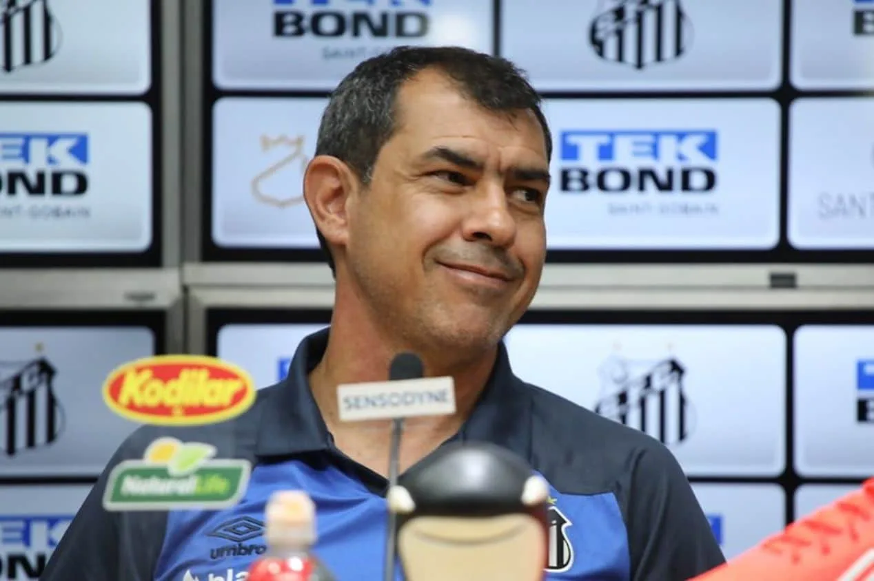 Santos tem reunião para resolver pendência com Carille e time japonês