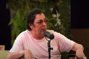 Casagrande alerta time do Brasileirão sobre temporada: “Irá sofrer”