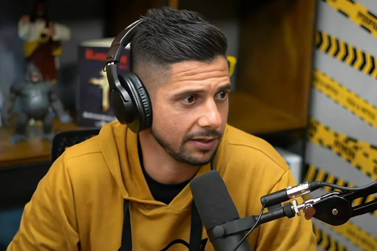 Cicinho causa polêmica ao falar de Vasco e Botafogo: “Com todo respeito”