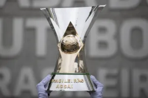 Cicinho crava os seis melhores times do Brasileirão para a temporada