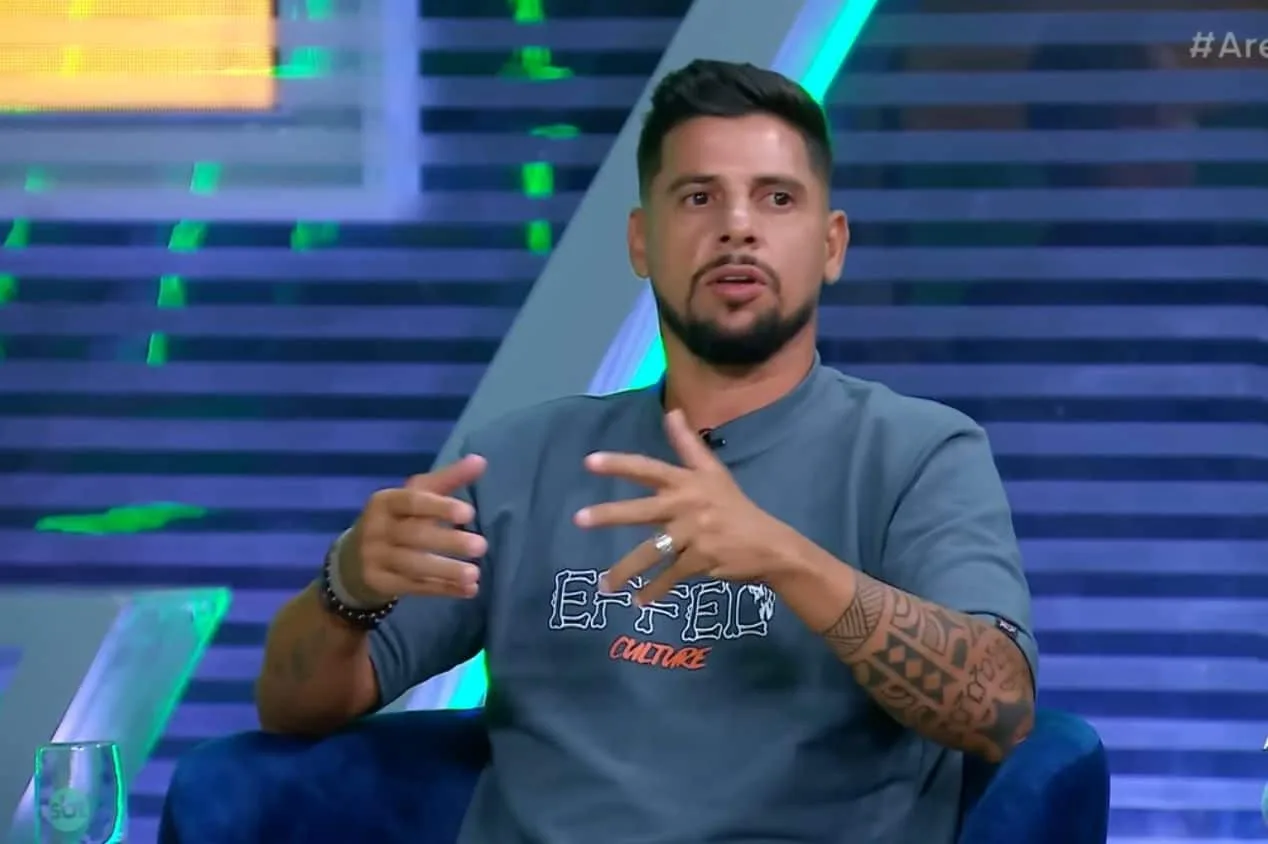 Cicinho descarta time do Brasileirão sendo campeão: “Não luta”