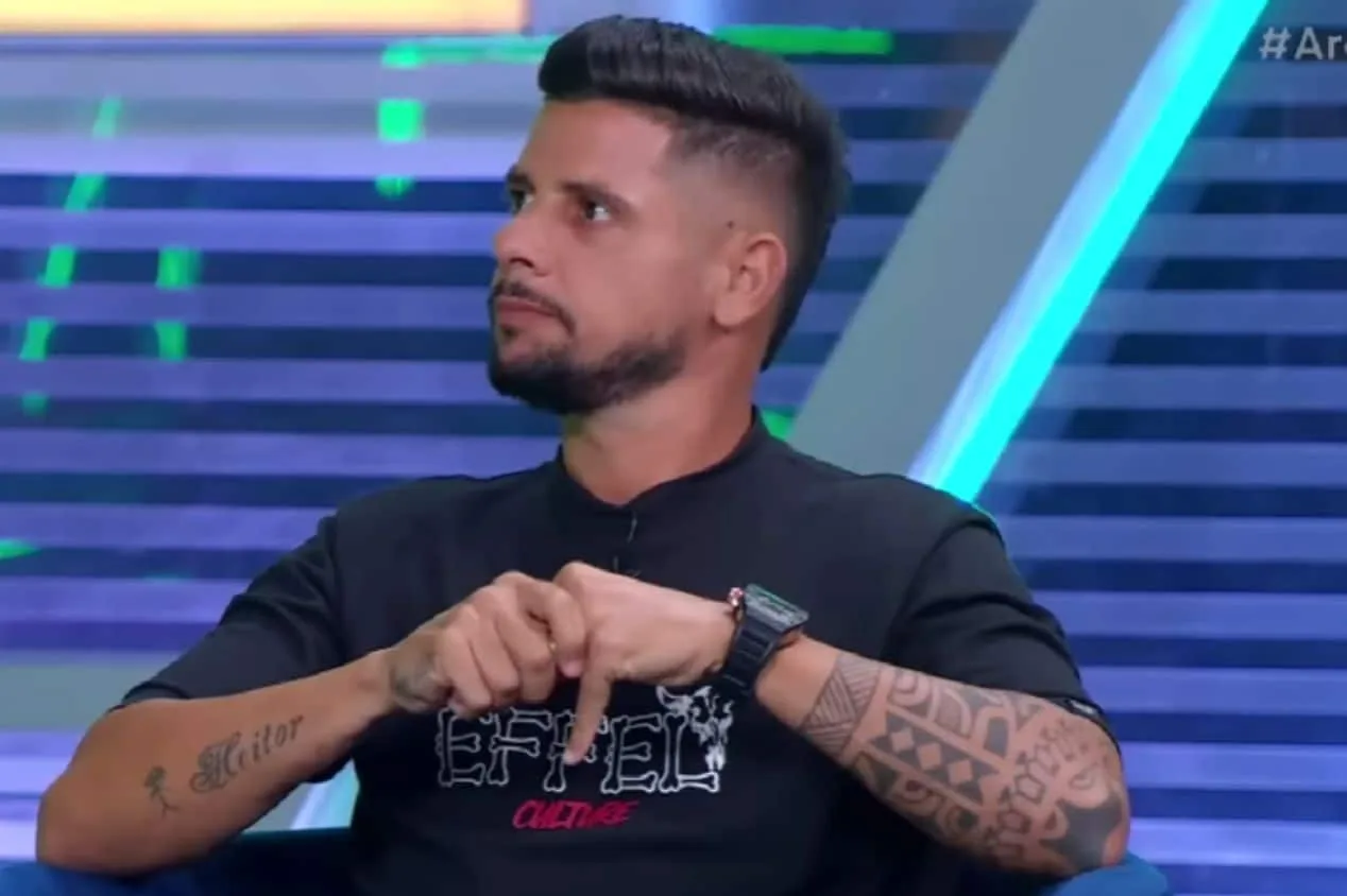 Cicinho reage à possível escalação do Corinthians e prevê “atropelo” dos rivais