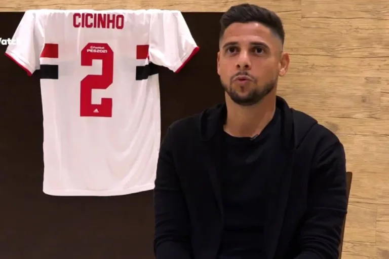 Cicinho ironiza “feito” do Corinthians e exalta o São Paulo: “Maior do Brasil”