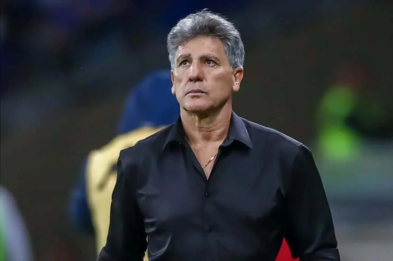 Cicinho mostra incerteza com reforço do Grêmio: “Ponto de interrogação”