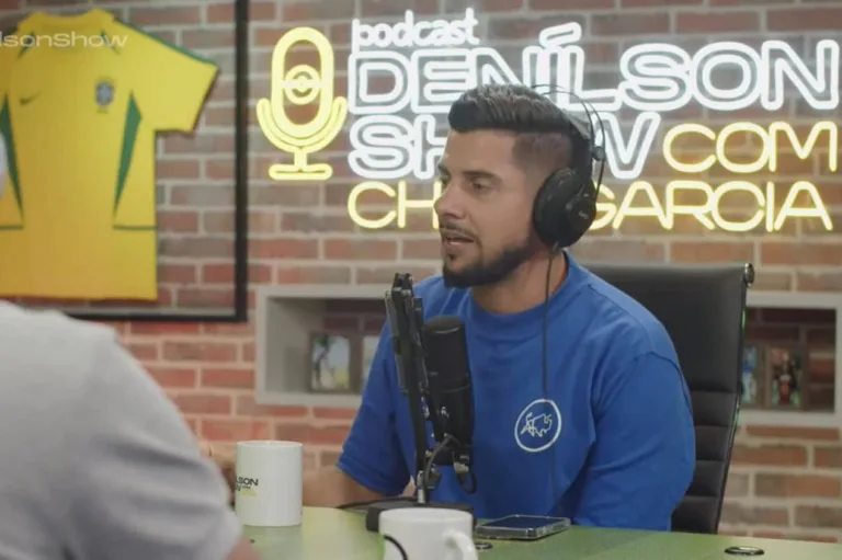 Cicinho surpreende e aponta lateral para seleção brasileira