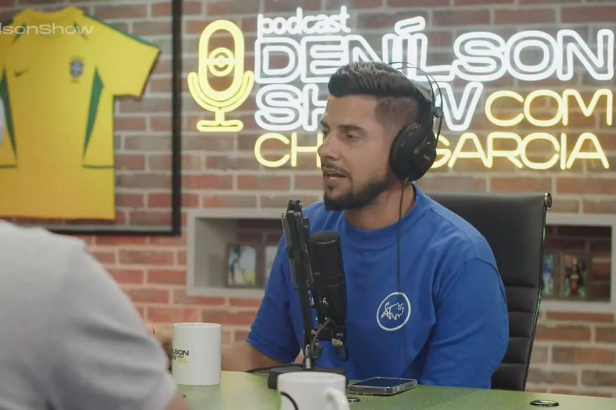 Cicinho surpreende e aponta lateral para seleção brasileira